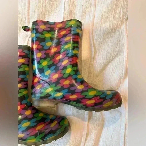 Capelli of  New York flower rain boots. Size 3 - Picture 5 of 7